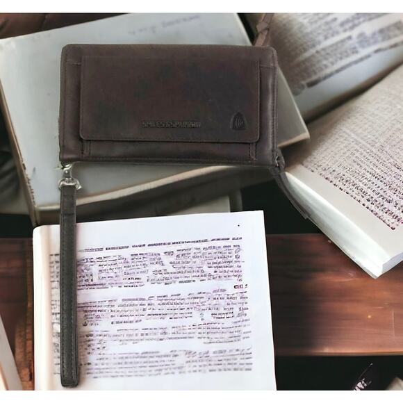 Spikes & Sparrow Wristlet Zip Wallet Dark Brown Leather Aspen RFID Protected - Picture 2 of 13